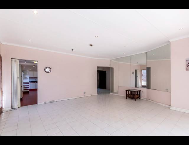 4 BEDROOM HOUSE RENTED IN GALLO MANOR